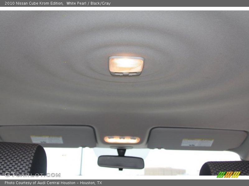 White Pearl / Black/Gray 2010 Nissan Cube Krom Edition