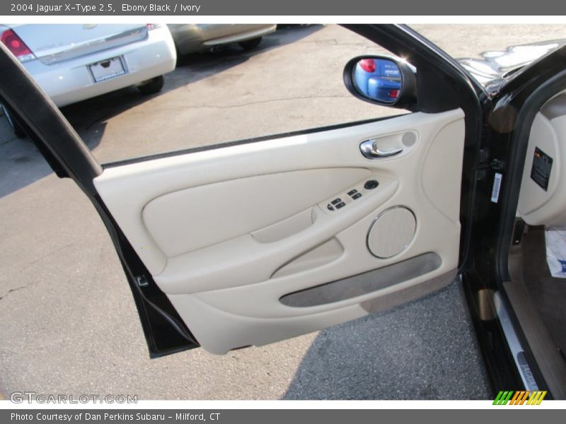Ebony Black / Ivory 2004 Jaguar X-Type 2.5