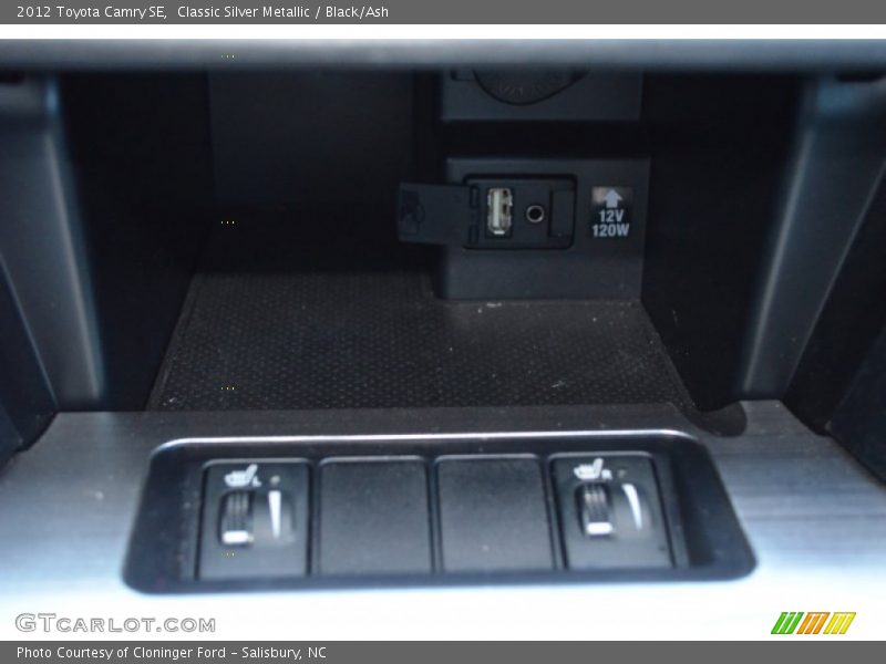 Classic Silver Metallic / Black/Ash 2012 Toyota Camry SE