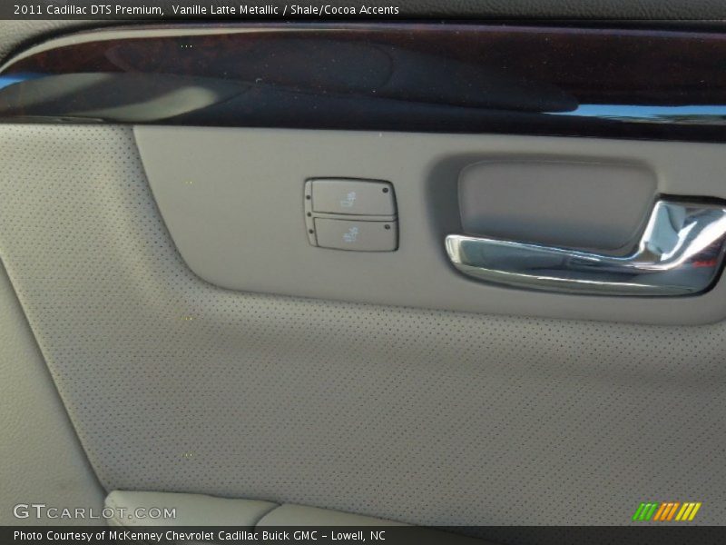 Vanille Latte Metallic / Shale/Cocoa Accents 2011 Cadillac DTS Premium