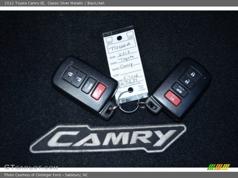 Classic Silver Metallic / Black/Ash 2012 Toyota Camry SE