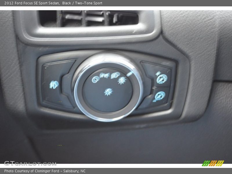 Black / Two-Tone Sport 2012 Ford Focus SE Sport Sedan
