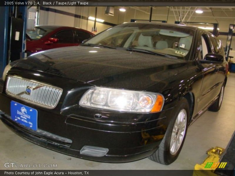 Black / Taupe/Light Taupe 2005 Volvo V70 2.4