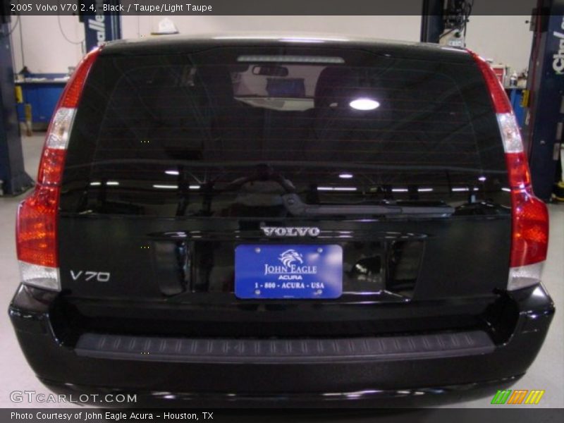 Black / Taupe/Light Taupe 2005 Volvo V70 2.4