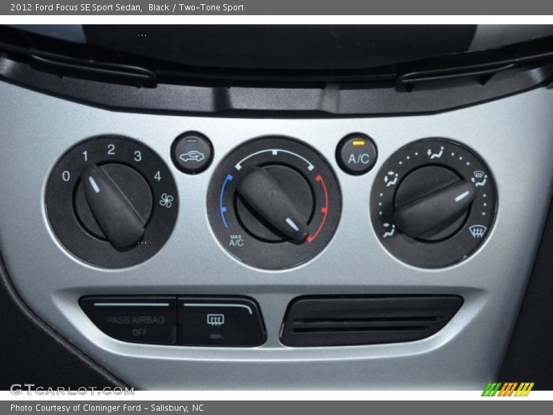 Black / Two-Tone Sport 2012 Ford Focus SE Sport Sedan
