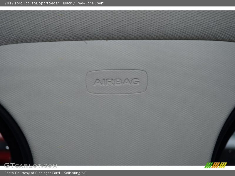 Black / Two-Tone Sport 2012 Ford Focus SE Sport Sedan