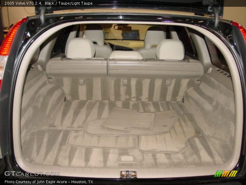 Black / Taupe/Light Taupe 2005 Volvo V70 2.4