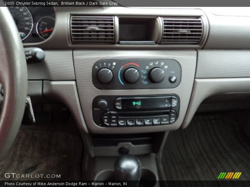 Brilliant Black / Dark Slate Gray 2005 Chrysler Sebring Sedan