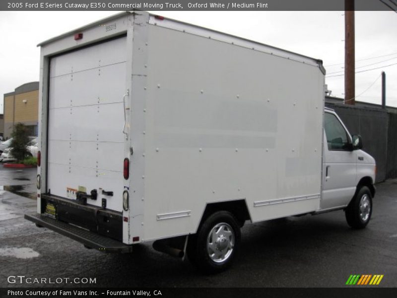 Oxford White / Medium Flint 2005 Ford E Series Cutaway E350 Commercial Moving Truck