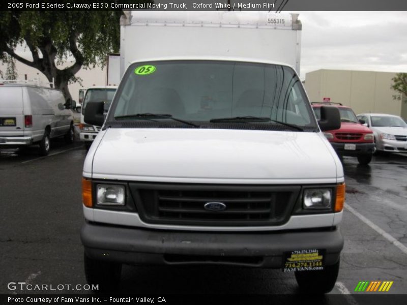 Oxford White / Medium Flint 2005 Ford E Series Cutaway E350 Commercial Moving Truck