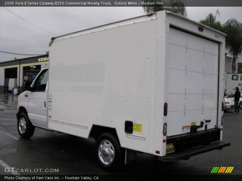 Oxford White / Medium Flint 2005 Ford E Series Cutaway E350 Commercial Moving Truck