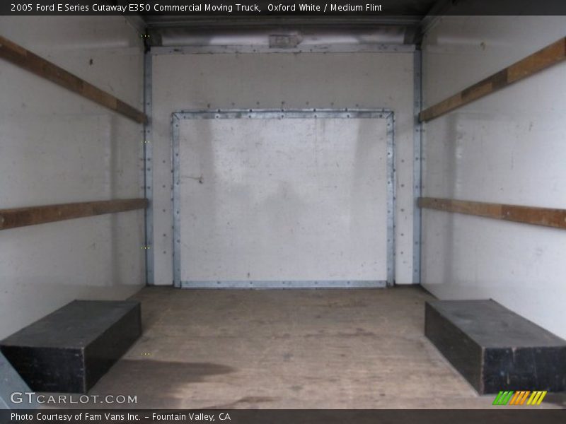 Oxford White / Medium Flint 2005 Ford E Series Cutaway E350 Commercial Moving Truck