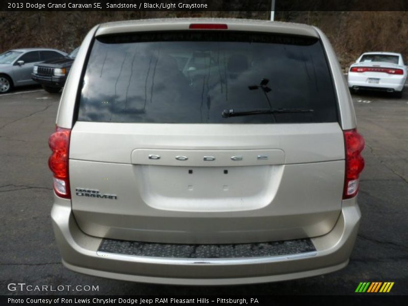 Sandstone / Black/Light Graystone 2013 Dodge Grand Caravan SE