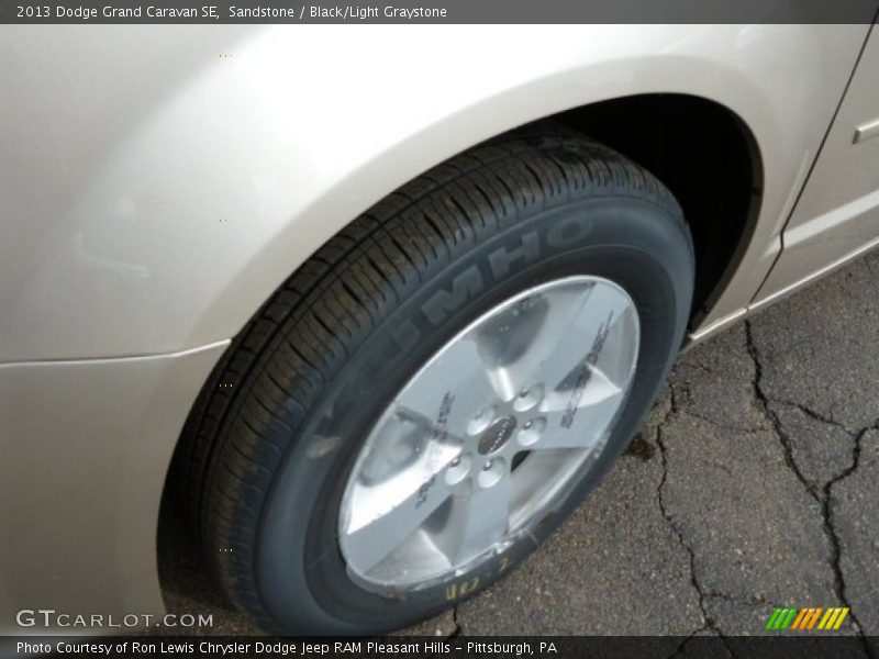 Sandstone / Black/Light Graystone 2013 Dodge Grand Caravan SE