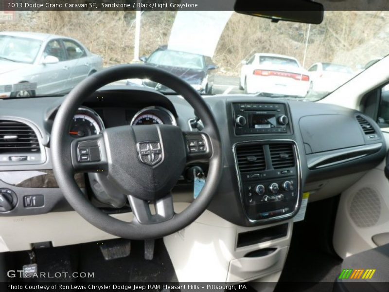 Sandstone / Black/Light Graystone 2013 Dodge Grand Caravan SE