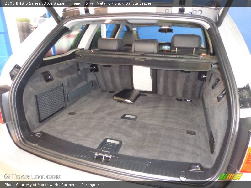  2006 5 Series 530xi Wagon Trunk