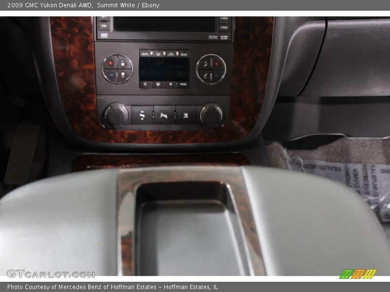 Summit White / Ebony 2009 GMC Yukon Denali AWD