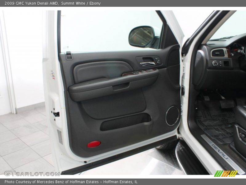 Summit White / Ebony 2009 GMC Yukon Denali AWD