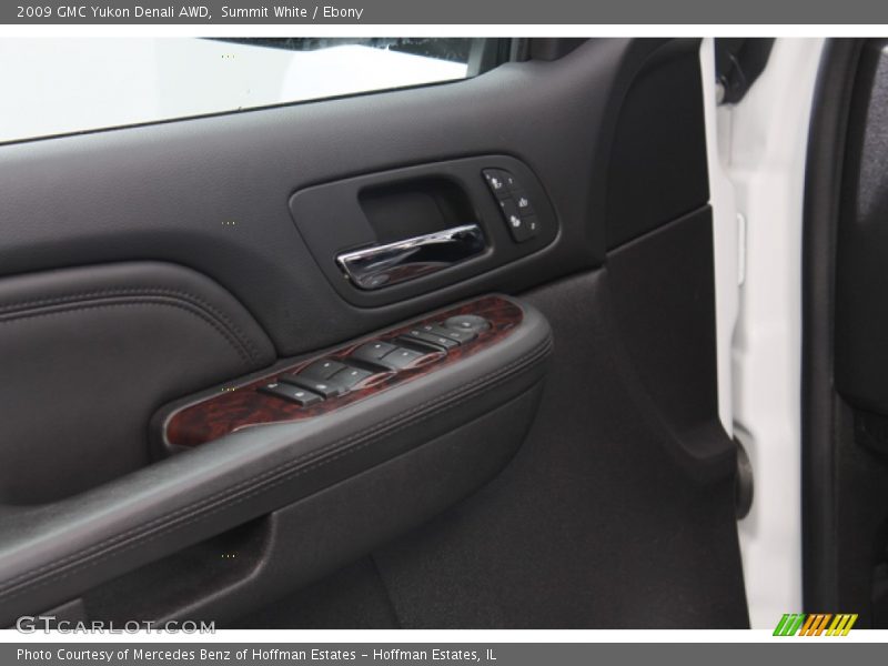 Summit White / Ebony 2009 GMC Yukon Denali AWD