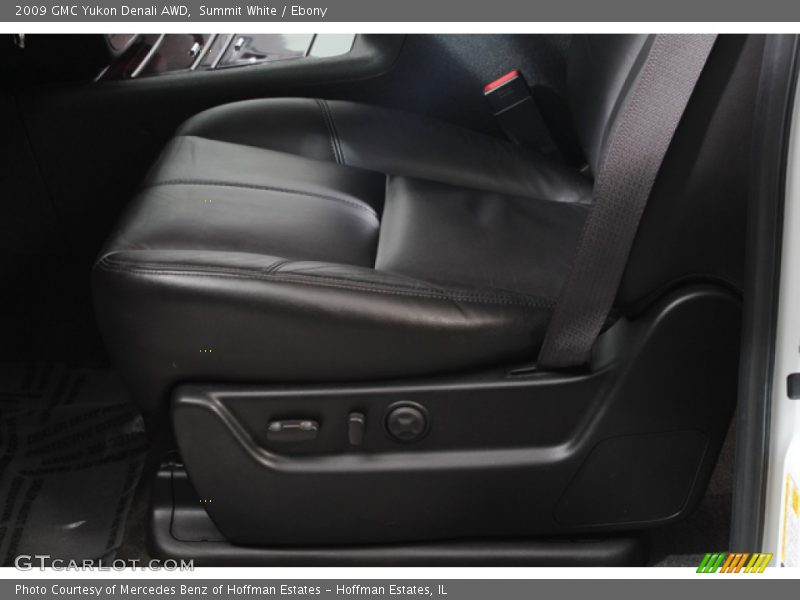 Summit White / Ebony 2009 GMC Yukon Denali AWD