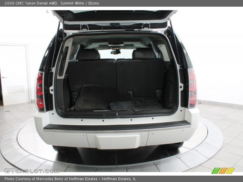 Summit White / Ebony 2009 GMC Yukon Denali AWD