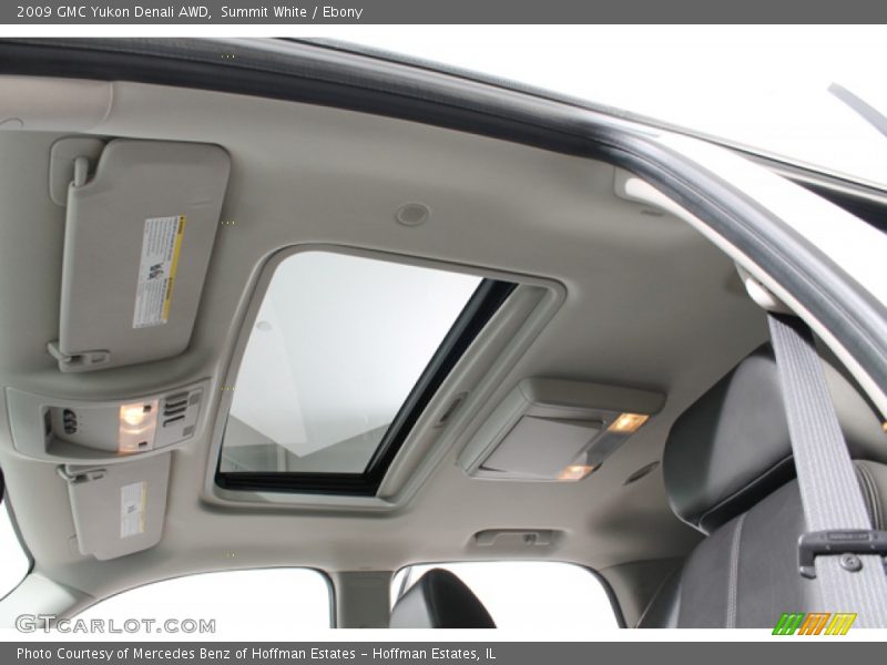 Summit White / Ebony 2009 GMC Yukon Denali AWD