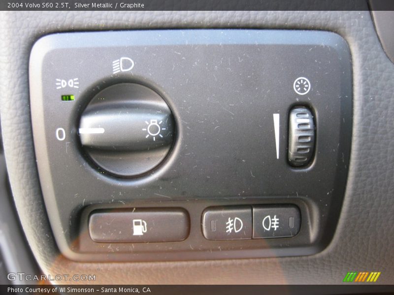 Controls of 2004 S60 2.5T