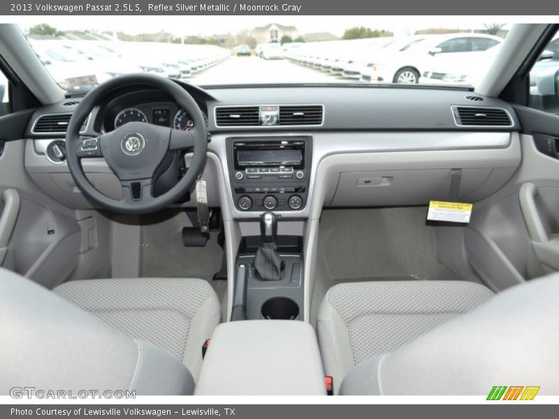 Dashboard of 2013 Passat 2.5L S