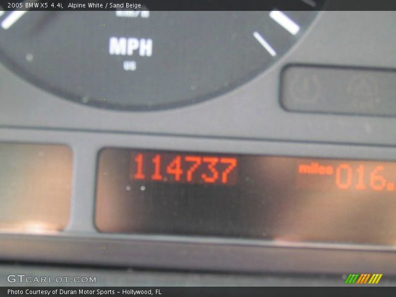Alpine White / Sand Beige 2005 BMW X5 4.4i