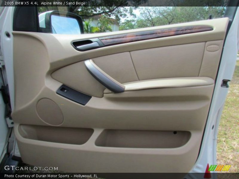 Alpine White / Sand Beige 2005 BMW X5 4.4i