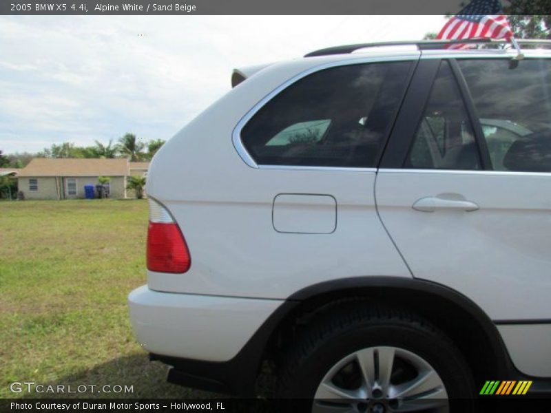 Alpine White / Sand Beige 2005 BMW X5 4.4i