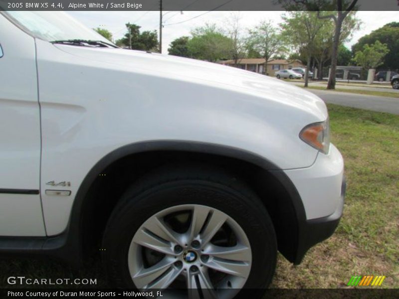 Alpine White / Sand Beige 2005 BMW X5 4.4i