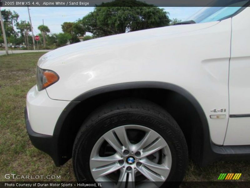 Alpine White / Sand Beige 2005 BMW X5 4.4i