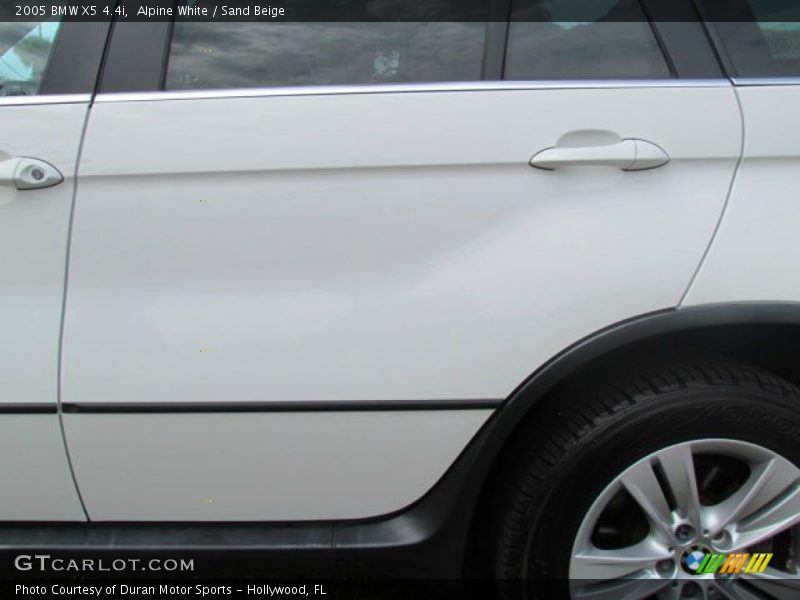 Alpine White / Sand Beige 2005 BMW X5 4.4i