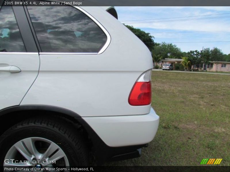 Alpine White / Sand Beige 2005 BMW X5 4.4i