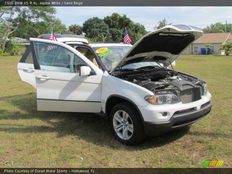Alpine White / Sand Beige 2005 BMW X5 4.4i