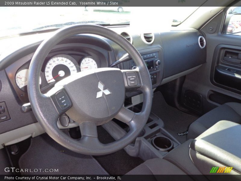 Dashboard of 2009 Raider LS Extended Cab