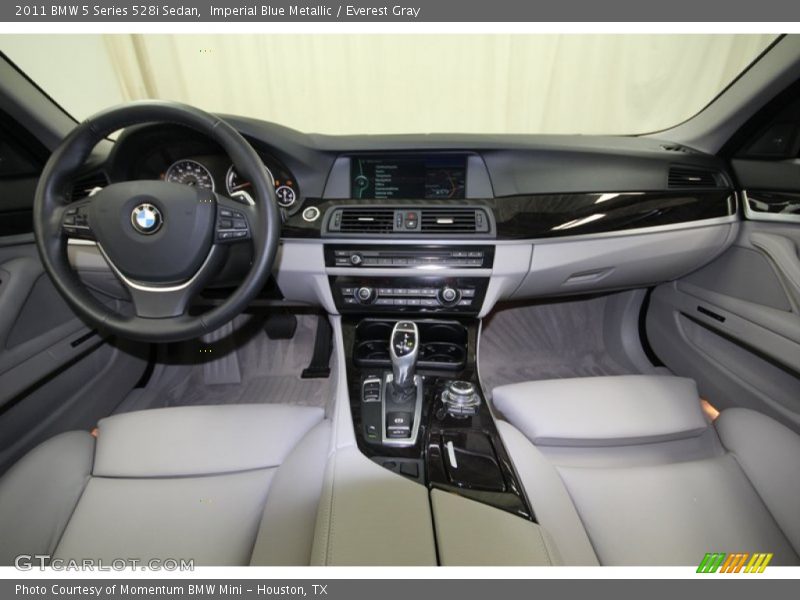 Dashboard of 2011 5 Series 528i Sedan