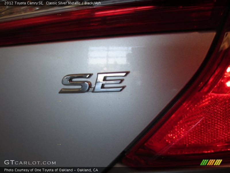 Classic Silver Metallic / Black/Ash 2012 Toyota Camry SE