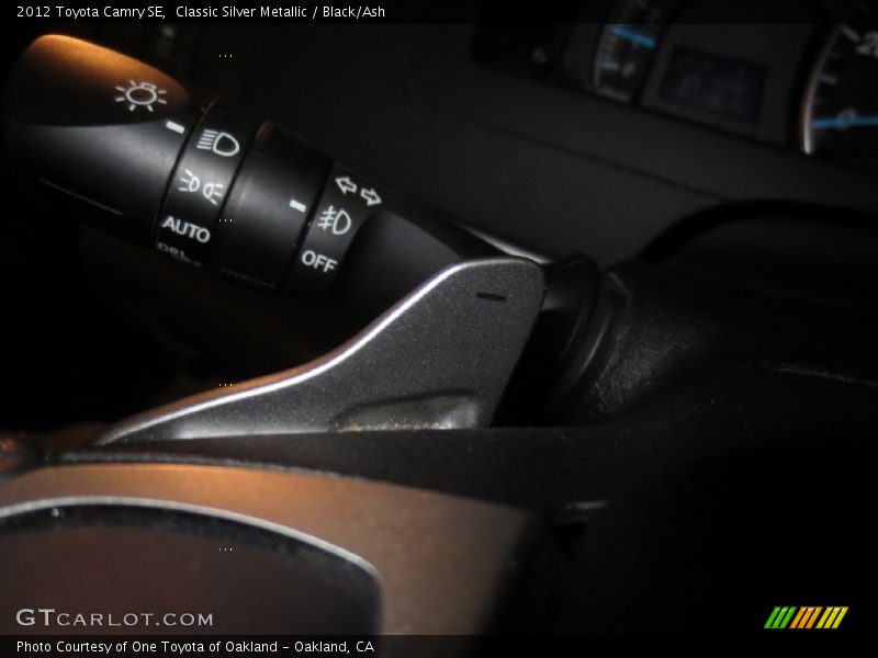Classic Silver Metallic / Black/Ash 2012 Toyota Camry SE