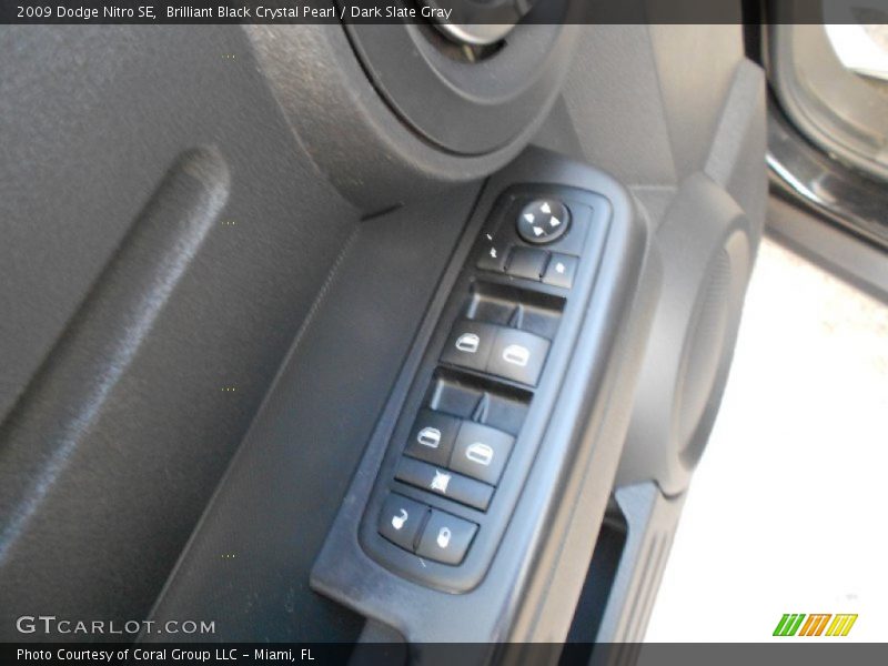 Brilliant Black Crystal Pearl / Dark Slate Gray 2009 Dodge Nitro SE