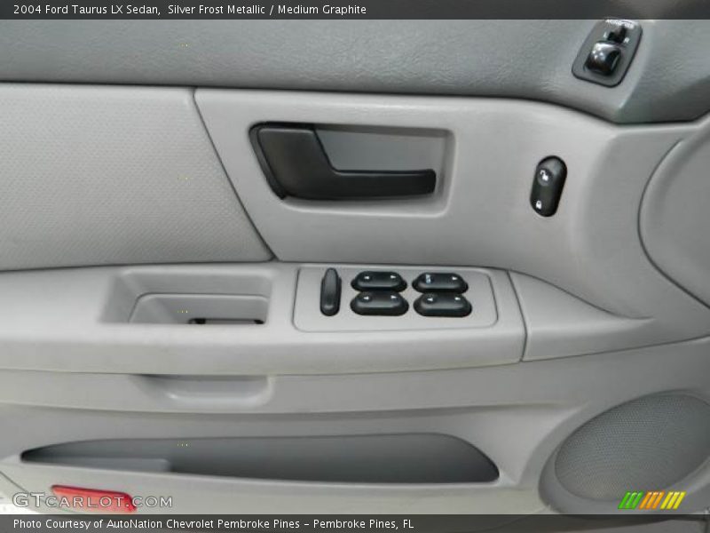 Controls of 2004 Taurus LX Sedan