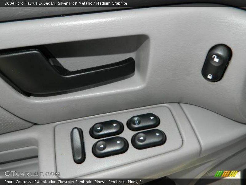Controls of 2004 Taurus LX Sedan