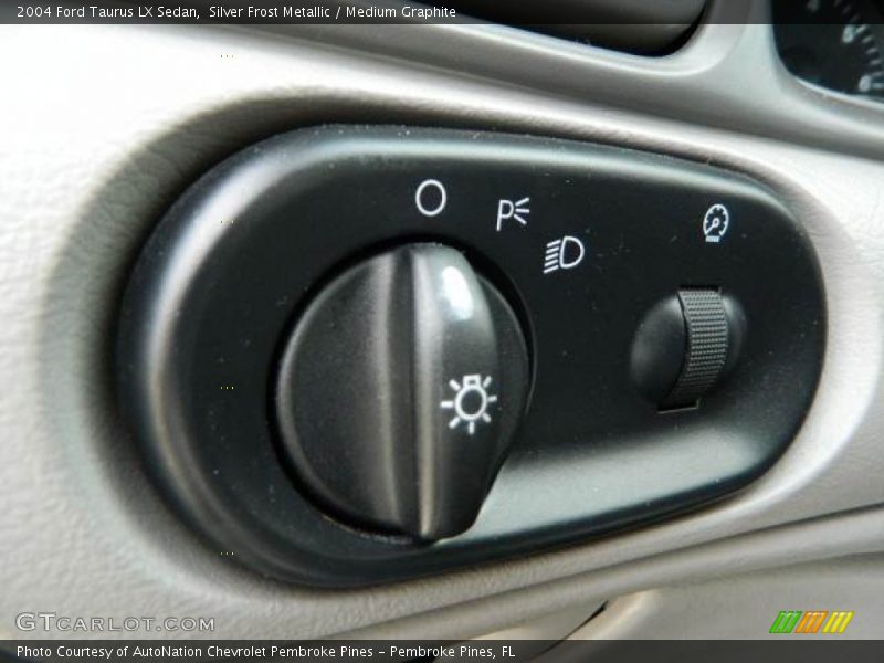 Controls of 2004 Taurus LX Sedan