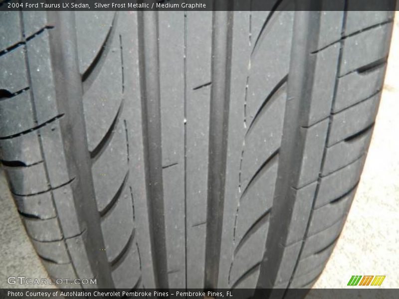 Silver Frost Metallic / Medium Graphite 2004 Ford Taurus LX Sedan