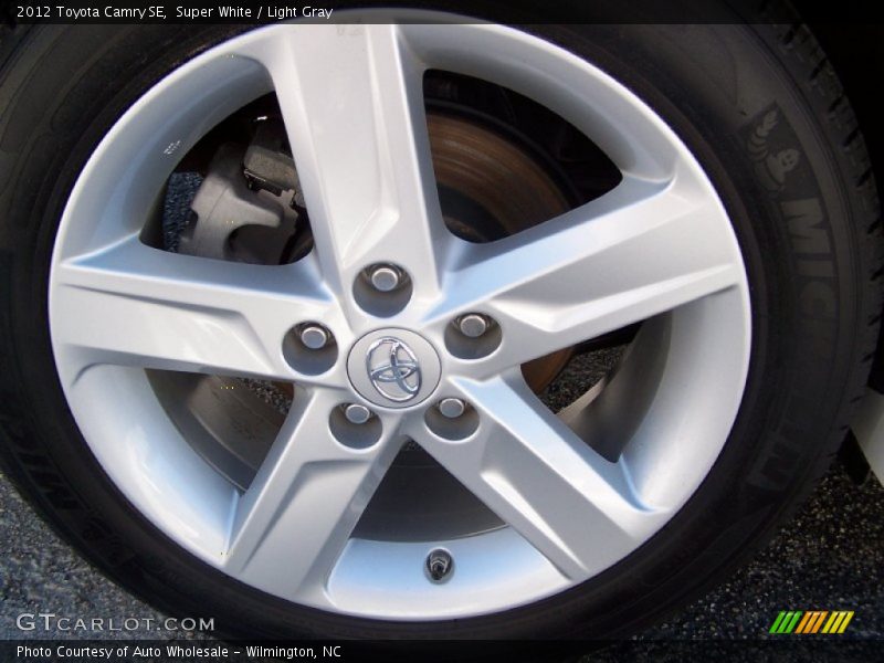 Super White / Light Gray 2012 Toyota Camry SE