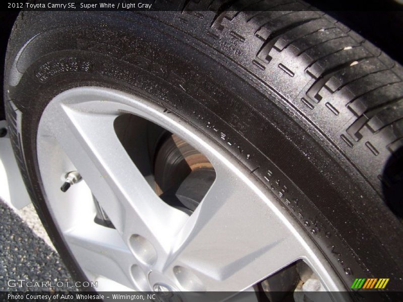 Super White / Light Gray 2012 Toyota Camry SE