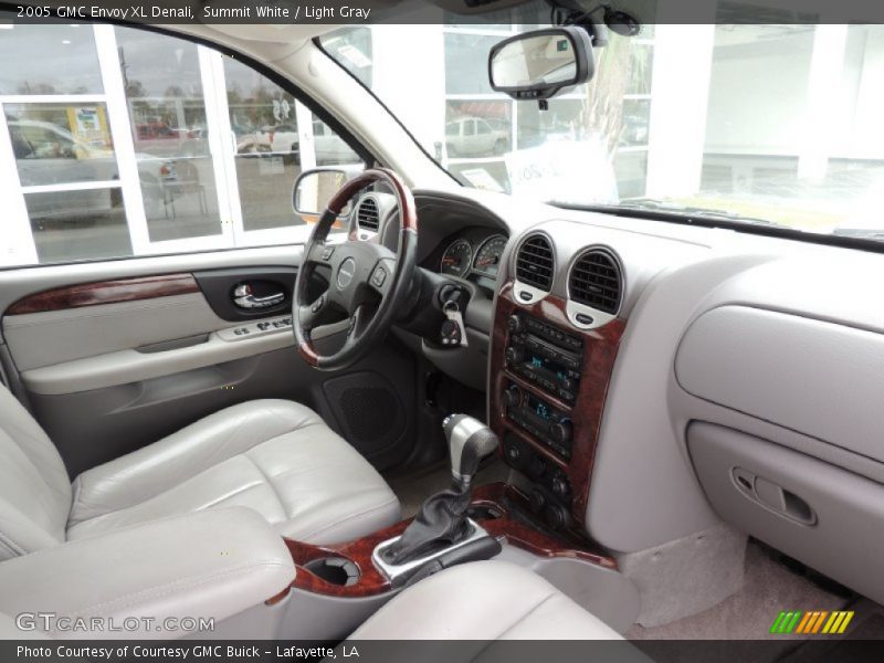 Dashboard of 2005 Envoy XL Denali