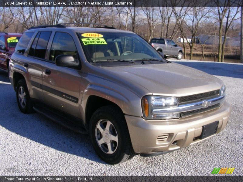 Front 3/4 View of 2004 TrailBlazer LS 4x4