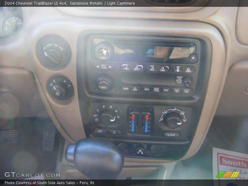 Sandstone Metallic / Light Cashmere 2004 Chevrolet TrailBlazer LS 4x4